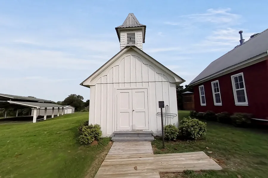 The white chapel on the western street